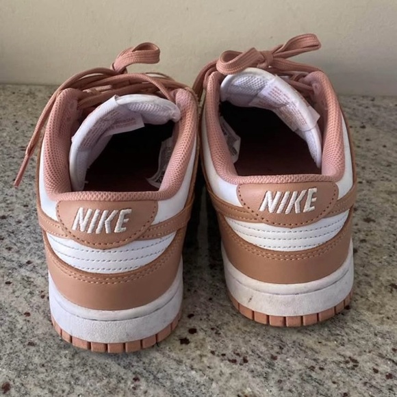 Women’s Nike low dunk rose whisper sneakers size 8 - Picture 3 of 4